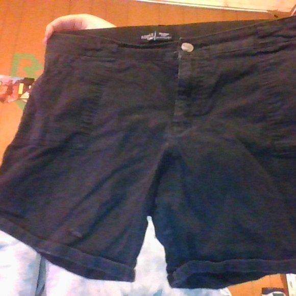 Riders by Lee Mid-rise shorts (Black) SIze 16 MiA few smalsses - Picture 2 of 2